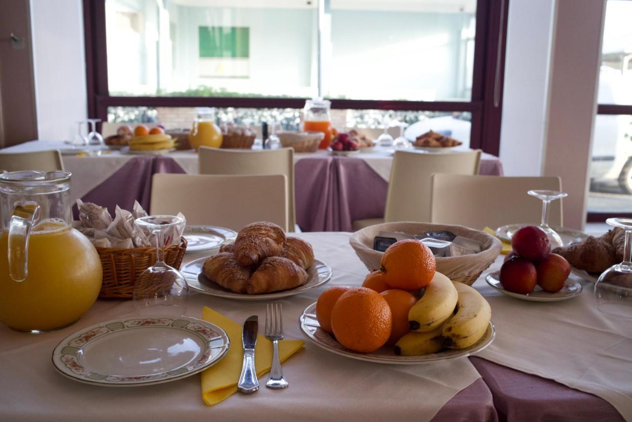Hotel Spiaggia Villa Paola Беллария-Иджеа-Марина Экстерьер фото