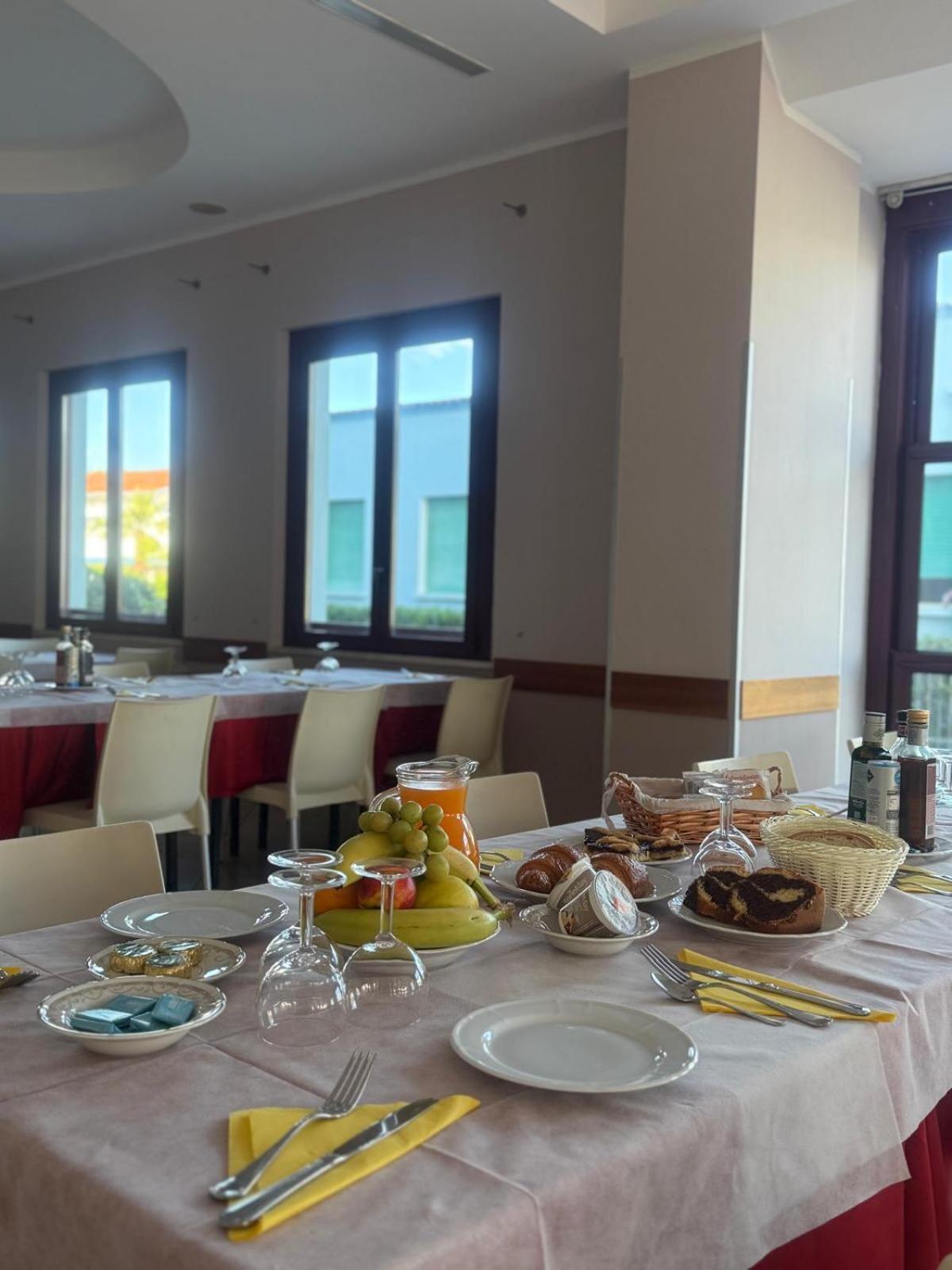 Hotel Spiaggia Villa Paola Беллария-Иджеа-Марина Экстерьер фото
